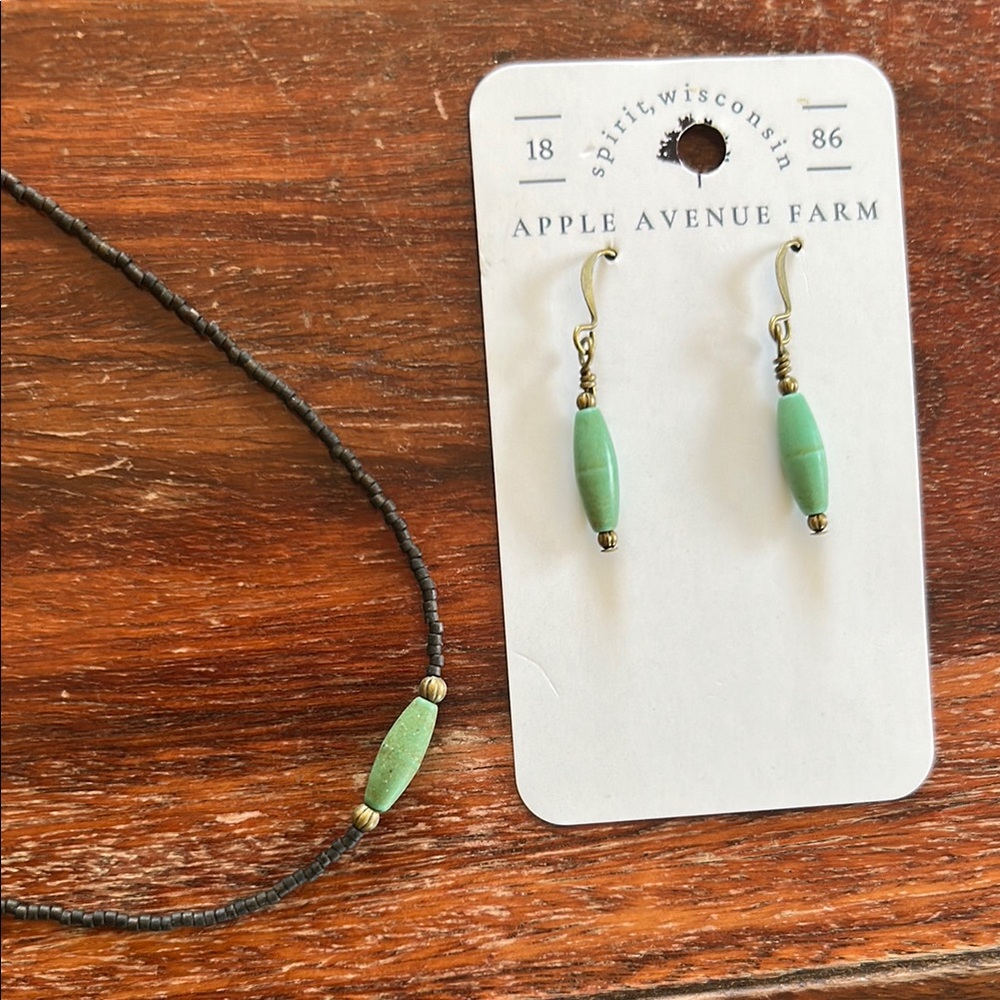 Green Necklace and Earring Set NEW